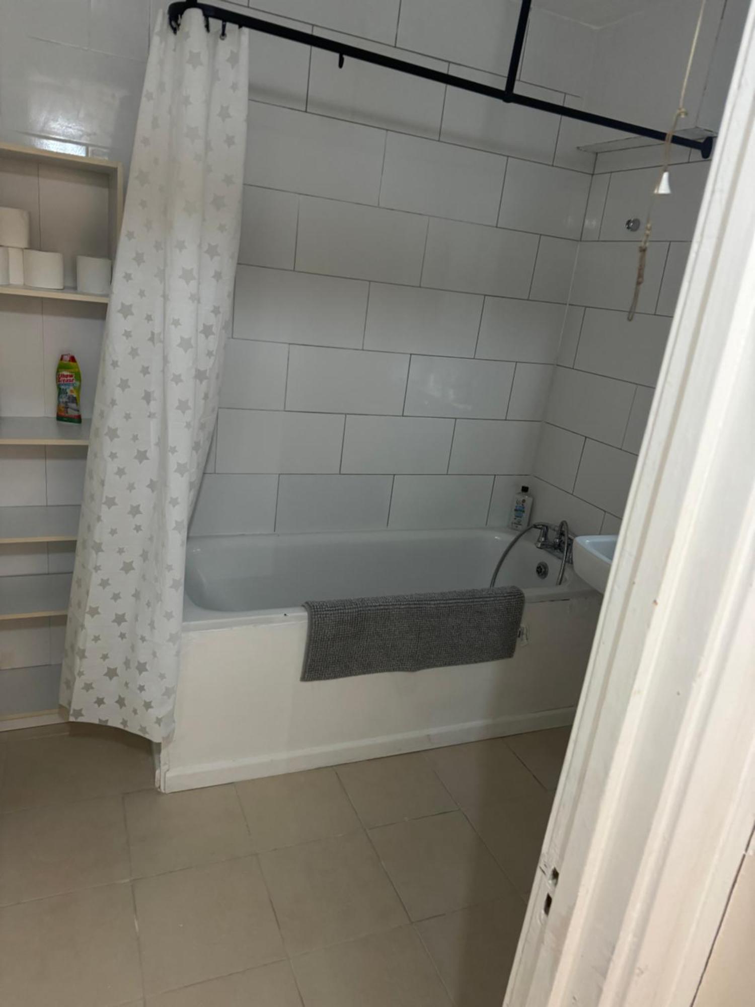 One Bedroom Apartment In Tower Bridge Road Londra Esterno foto