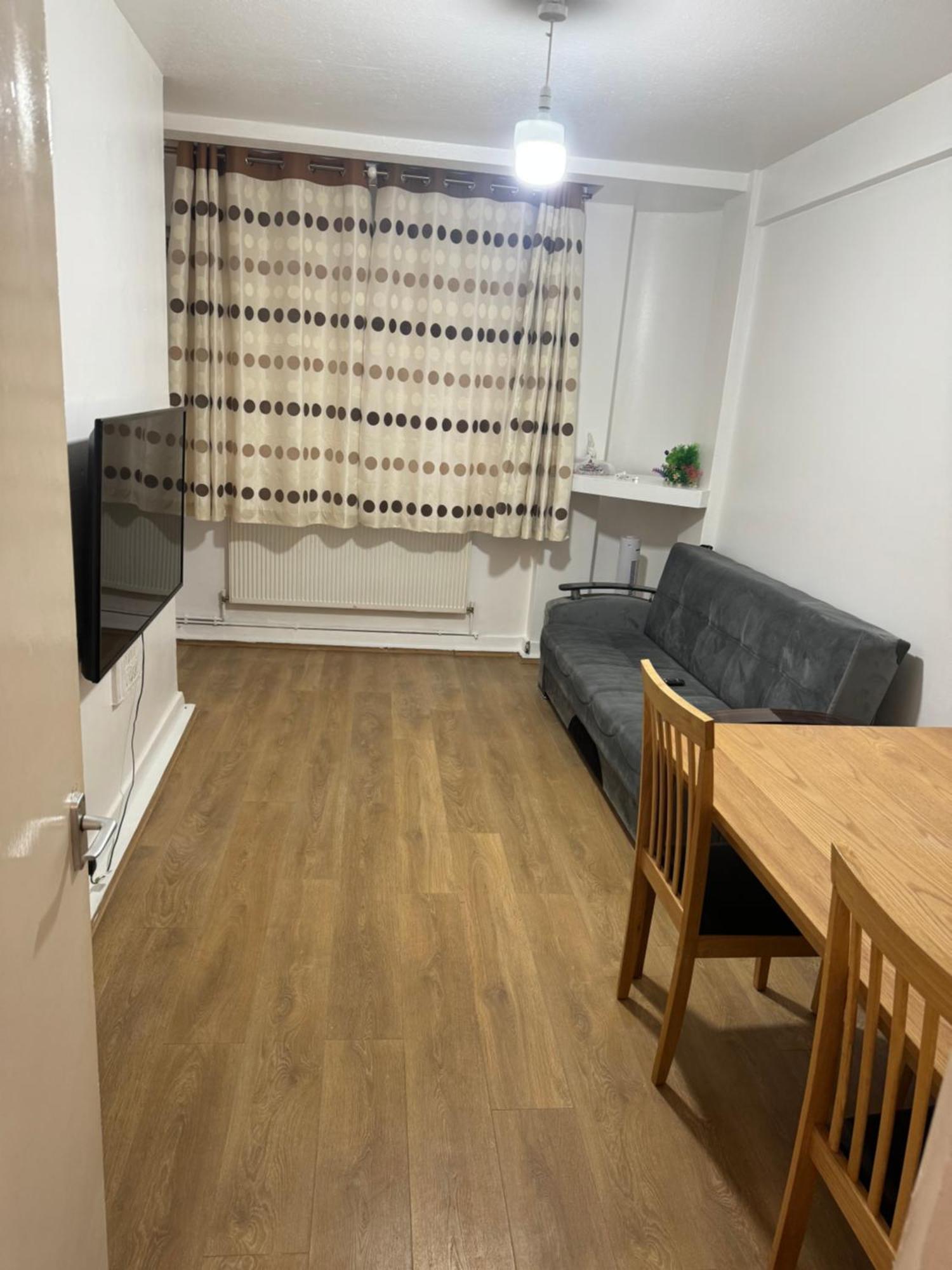 One Bedroom Apartment In Tower Bridge Road Londra Esterno foto
