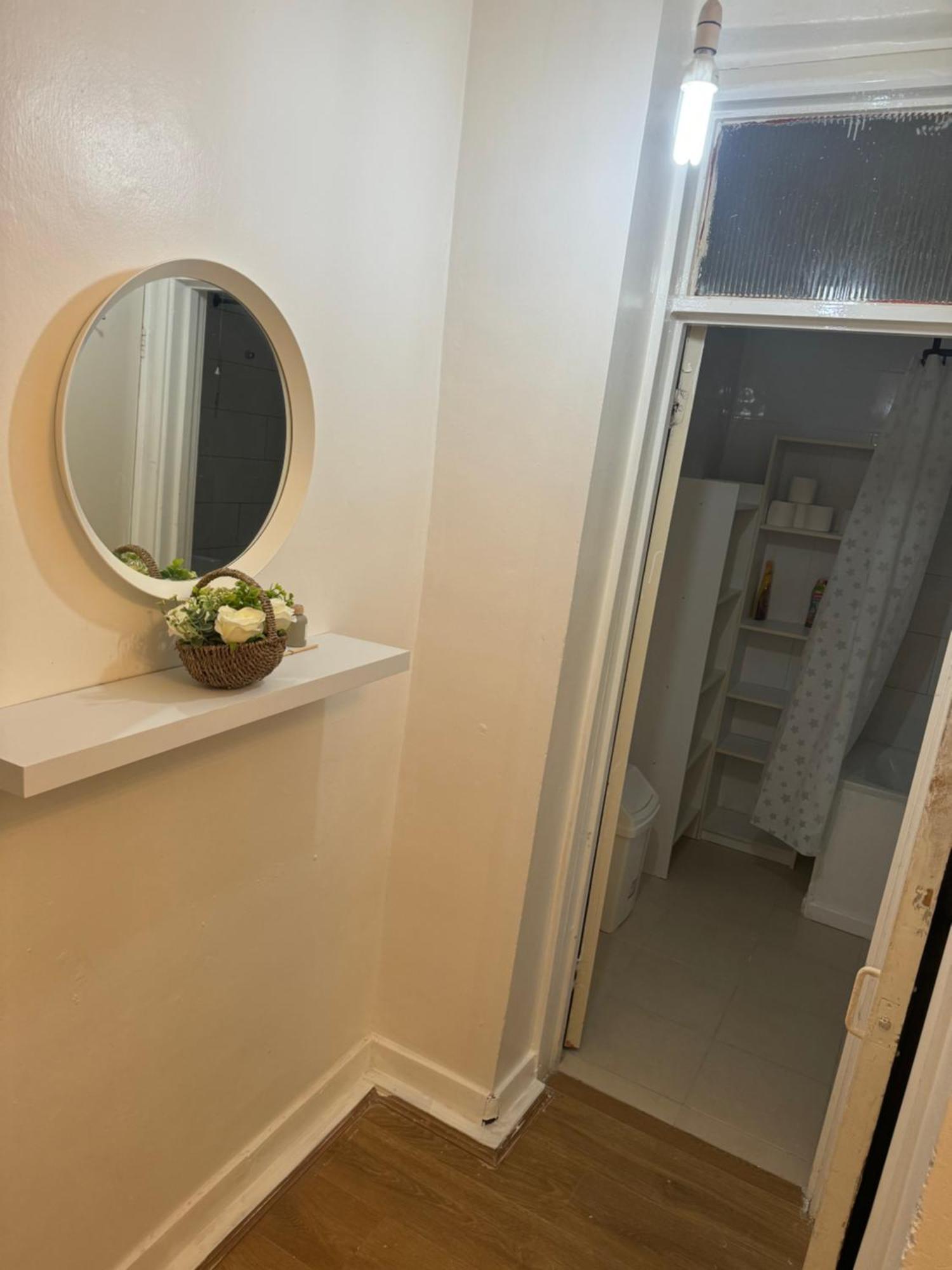 One Bedroom Apartment In Tower Bridge Road Londra Esterno foto