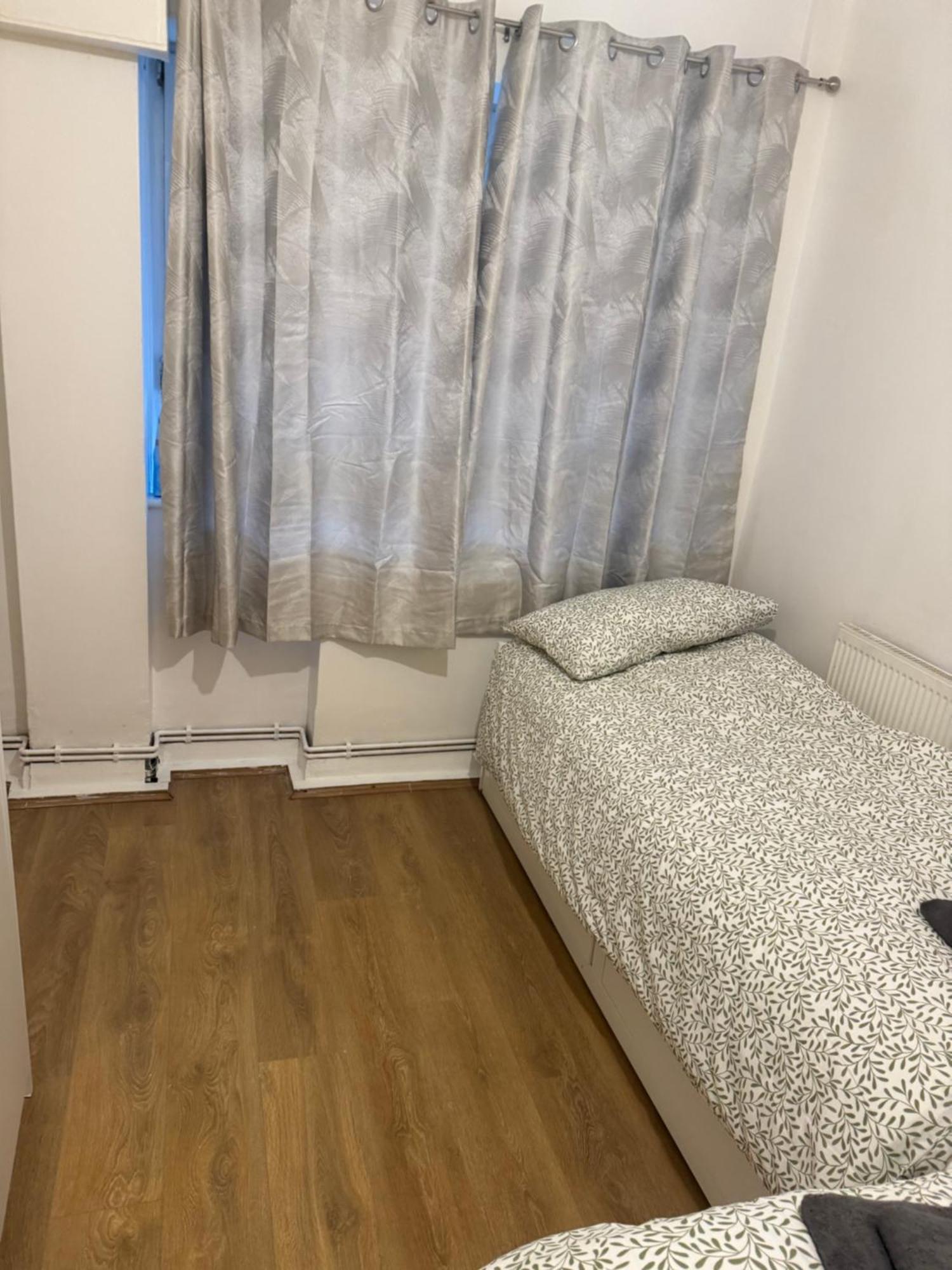 One Bedroom Apartment In Tower Bridge Road Londra Esterno foto